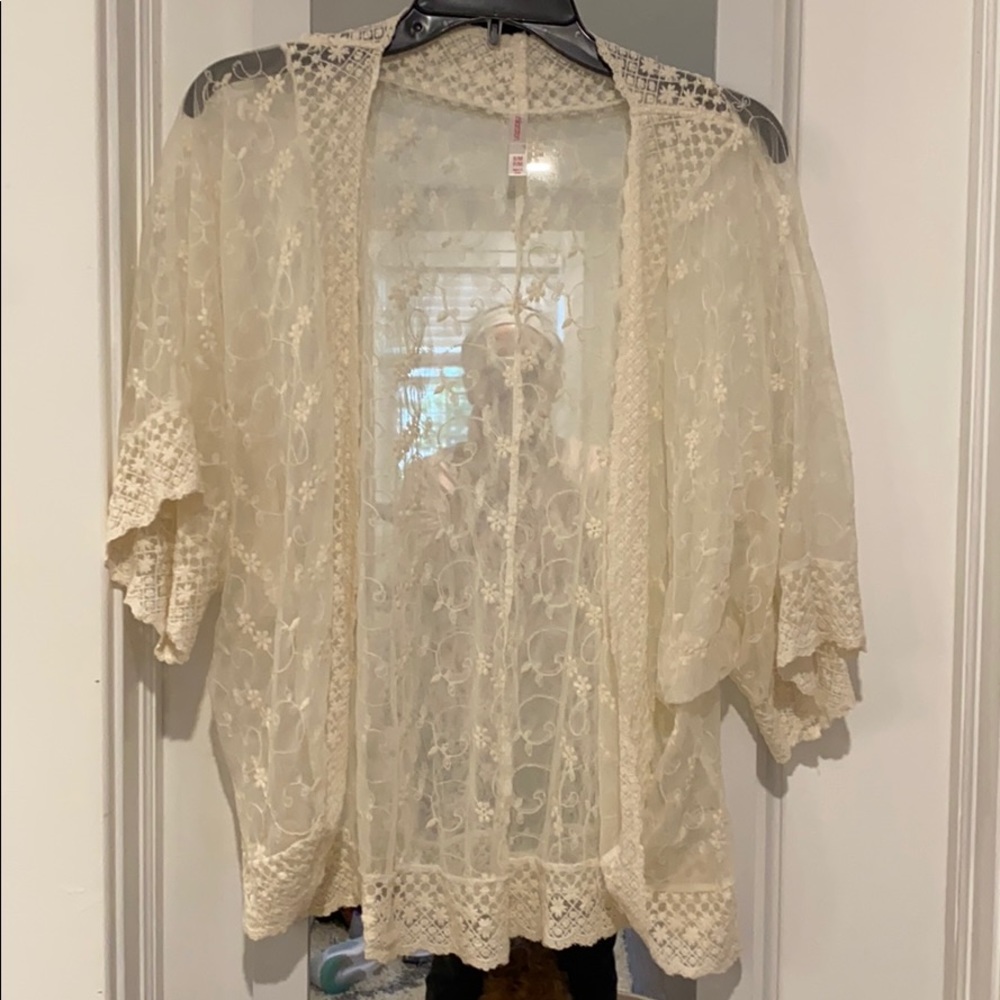 Xhilaration white kimono